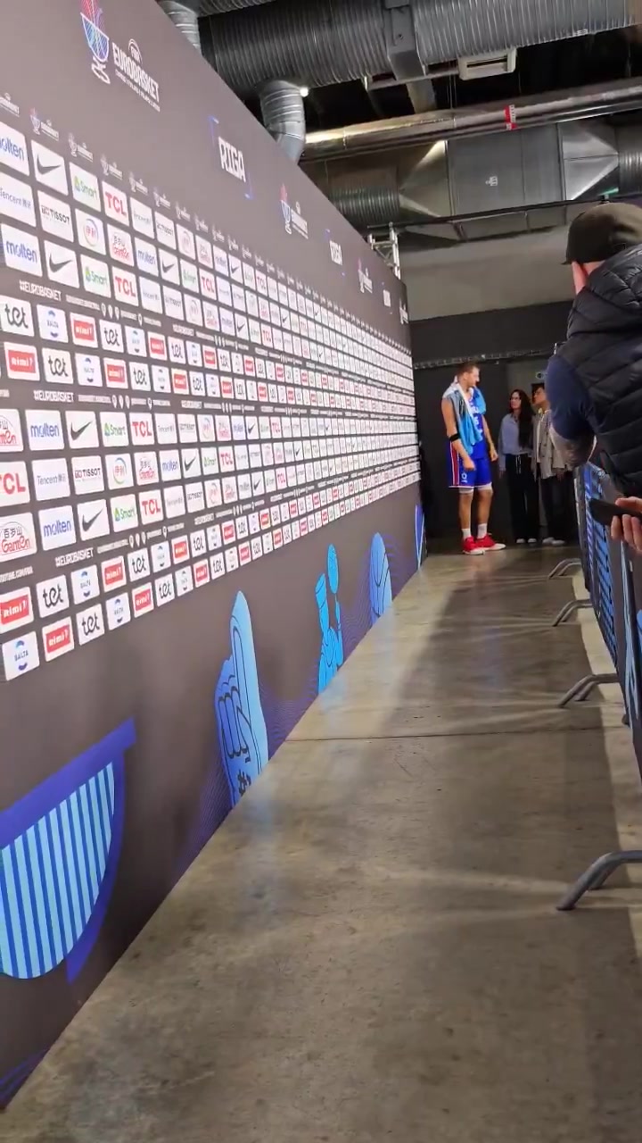 开云体育登录网站入口-赢球通道！约基奇赛后未与任何媒体交谈 点头示意径直离开