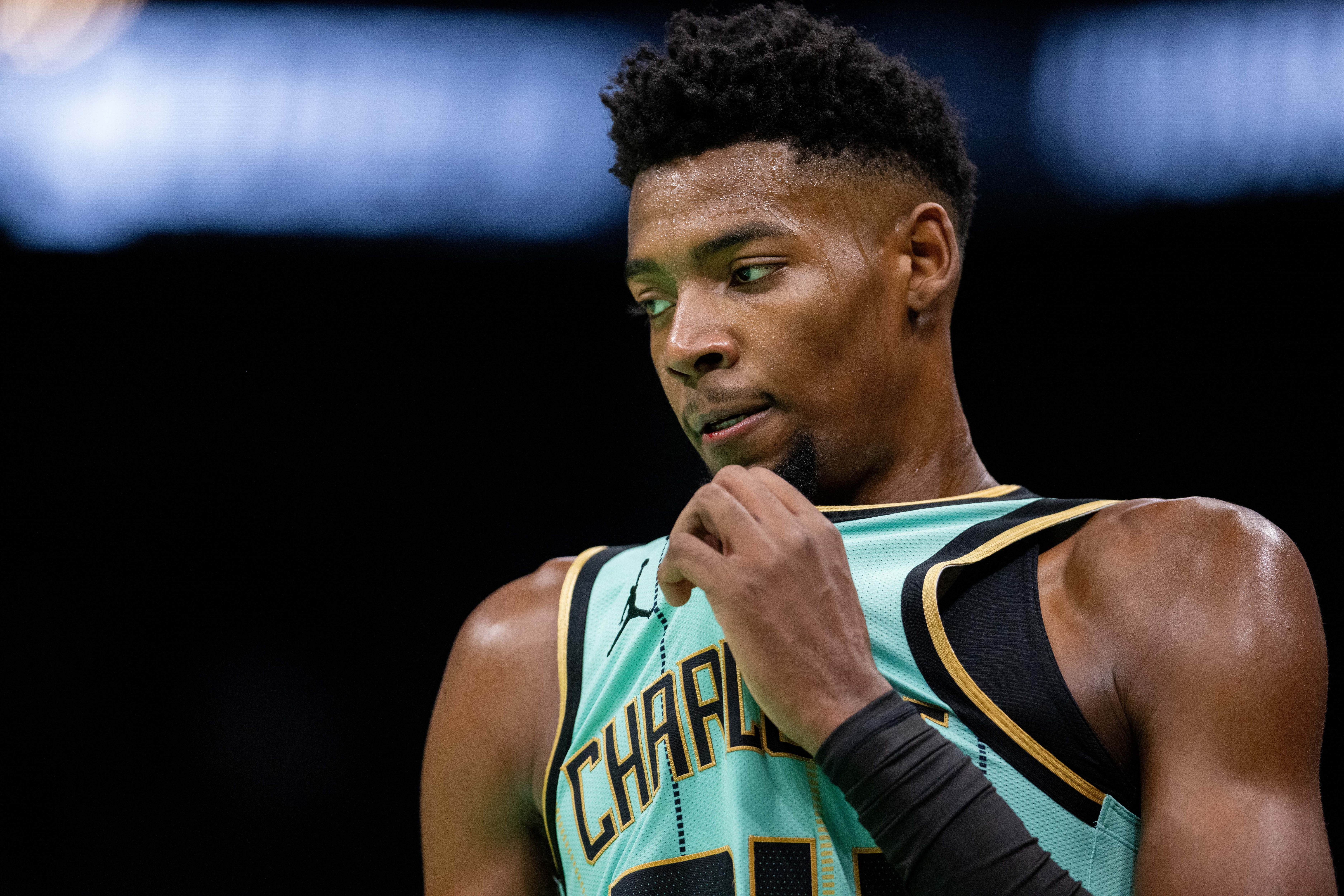 开云体育app入口-打回悬念!黄蜂第三节32-20净胜骑士12分 仍落后12分进入末节